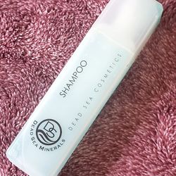 DEAD SEA MINERALS  COSMETICS  LUXURY SHAMPOO 40 ml e 1.35 oz each Travel size

Enriched with Dead Sea minerals Vitarmins 85-E and Herbal Extracts. if 