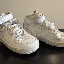 White Nike AirForce 1 Mid Size 3.5Y