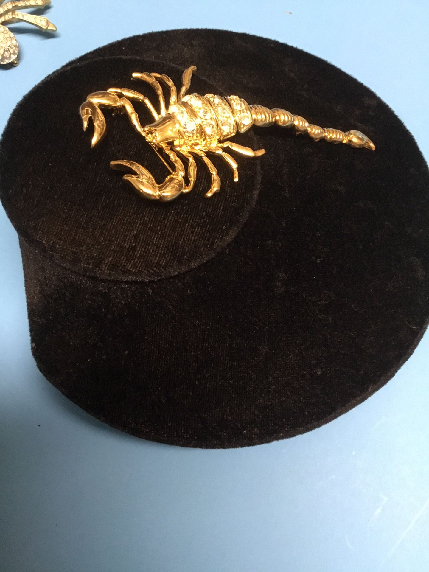 Vintage  Scorpion Rhinestone  Gold Tone Brooch Pin.