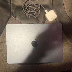 Apple 2022 MacBook Air *broken Screen 