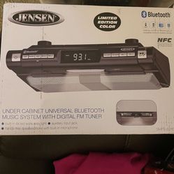 Under The Cabinet Radio.   25 Dollars 