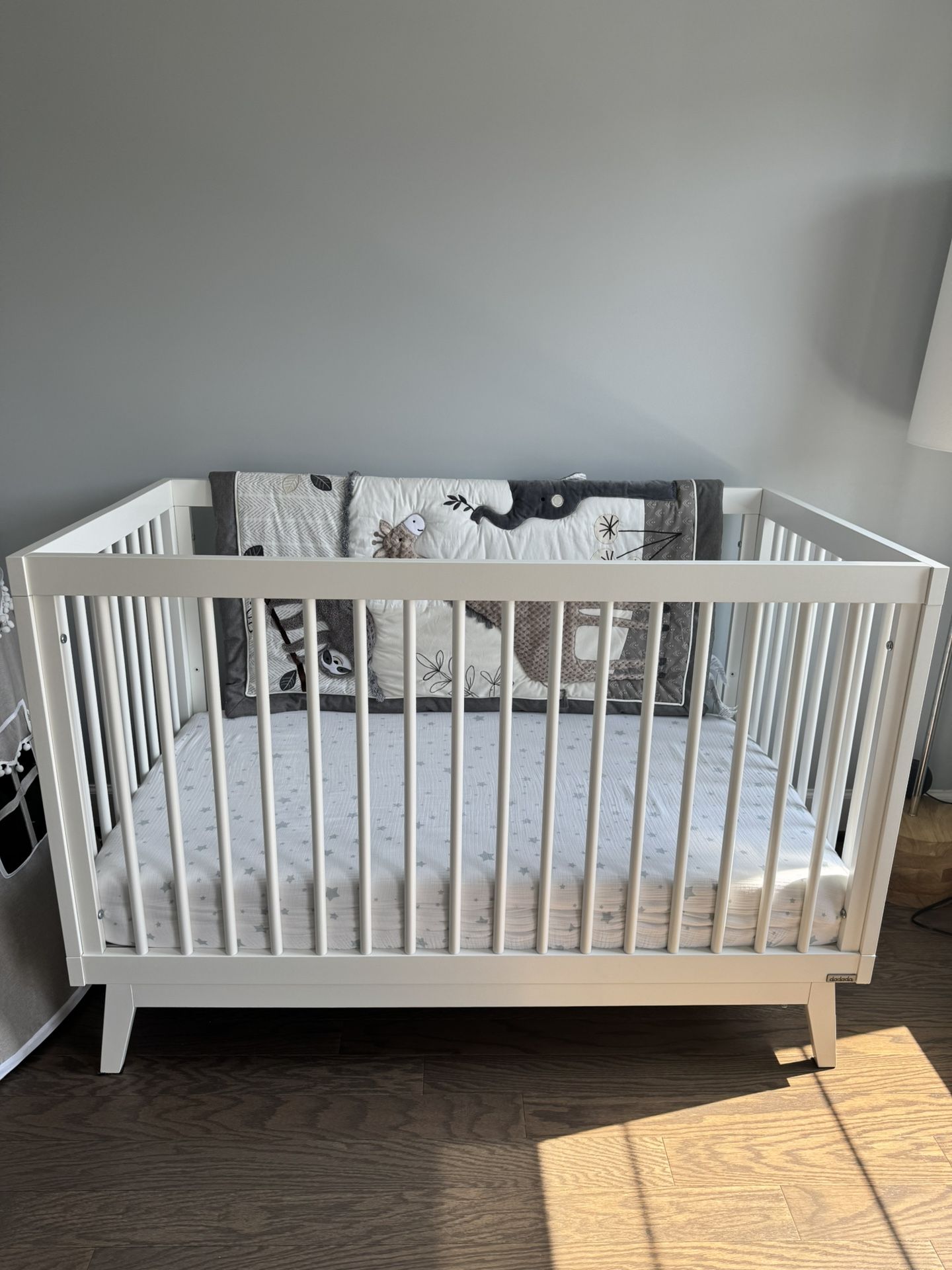 Dadada Soho 3-in-1 Convertible Crib White