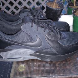 Size 13 Black Nike Air Max 