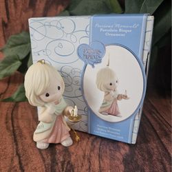vintage Precious Moments May Your Faith Light The Way nib 910002 Ornament Dated 2009 Add some holiday cheer to your collection with this Precious Mome
