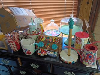 Pioneer Woman Lot Of items Take It All
