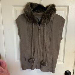 Women’s Sweater Vest With Fur Trim Hood.  Size S