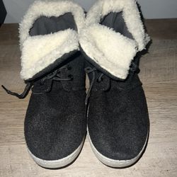 Size 9 Shoes With Fleece 