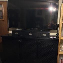 Tele Y Mueblería Por Venta
