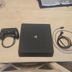 Play Station 4 Slim With Controler