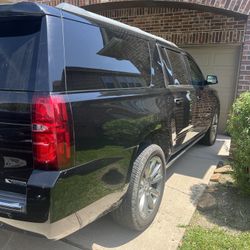 Chevrolet Suburban 1500 Gray