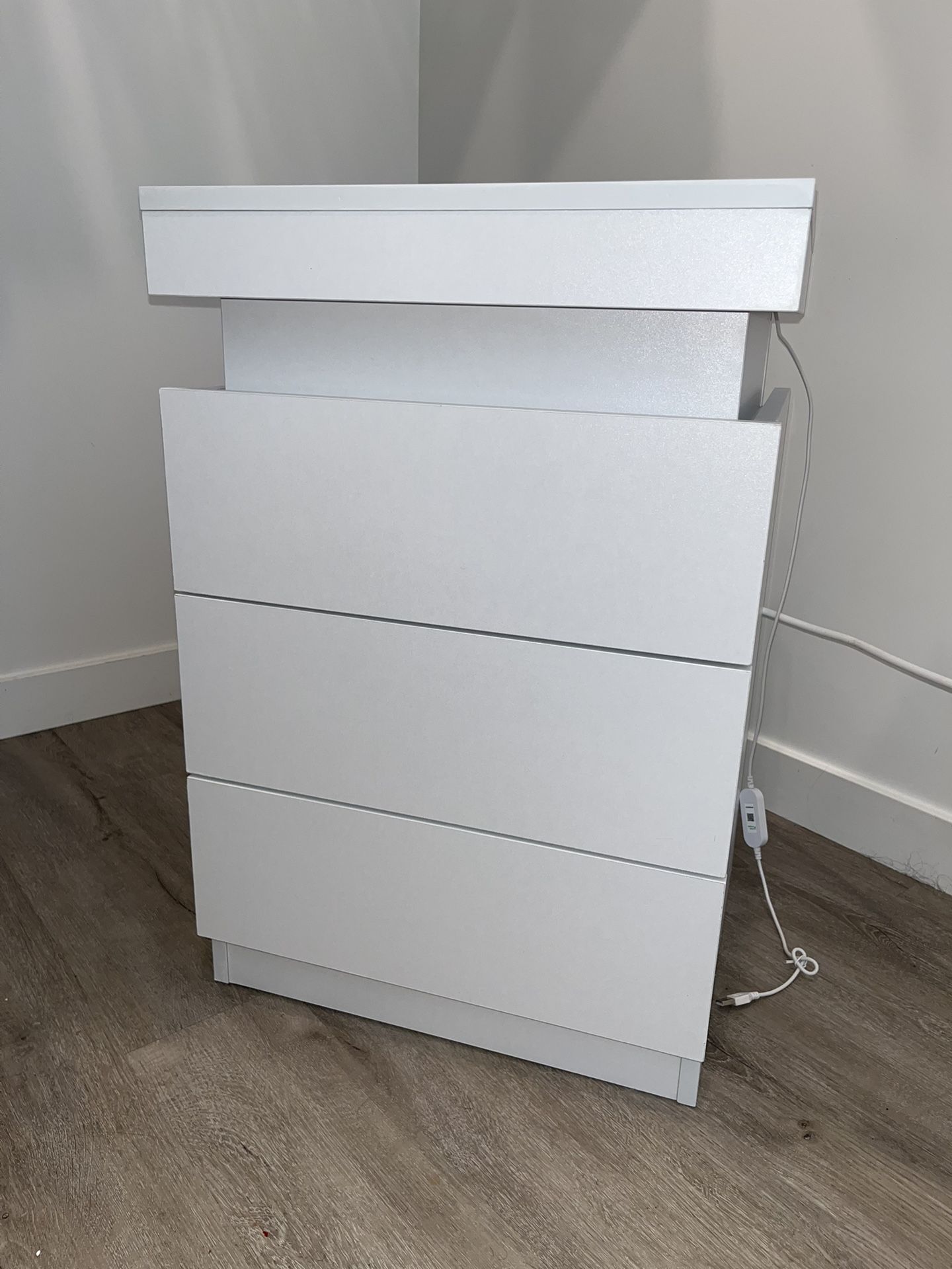 Nightstand Led Light Charging Station New Condition