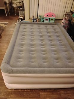 Queen size air mattress