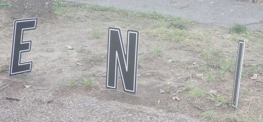 YARD  DECORATIONS FOR GRADUATION