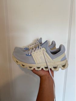 Women size 8.5 On Running shoes great condition used CloudTec