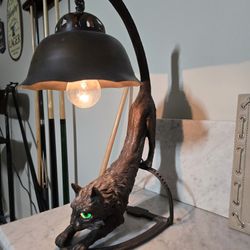 Antique Cat Bear Trap Lamp