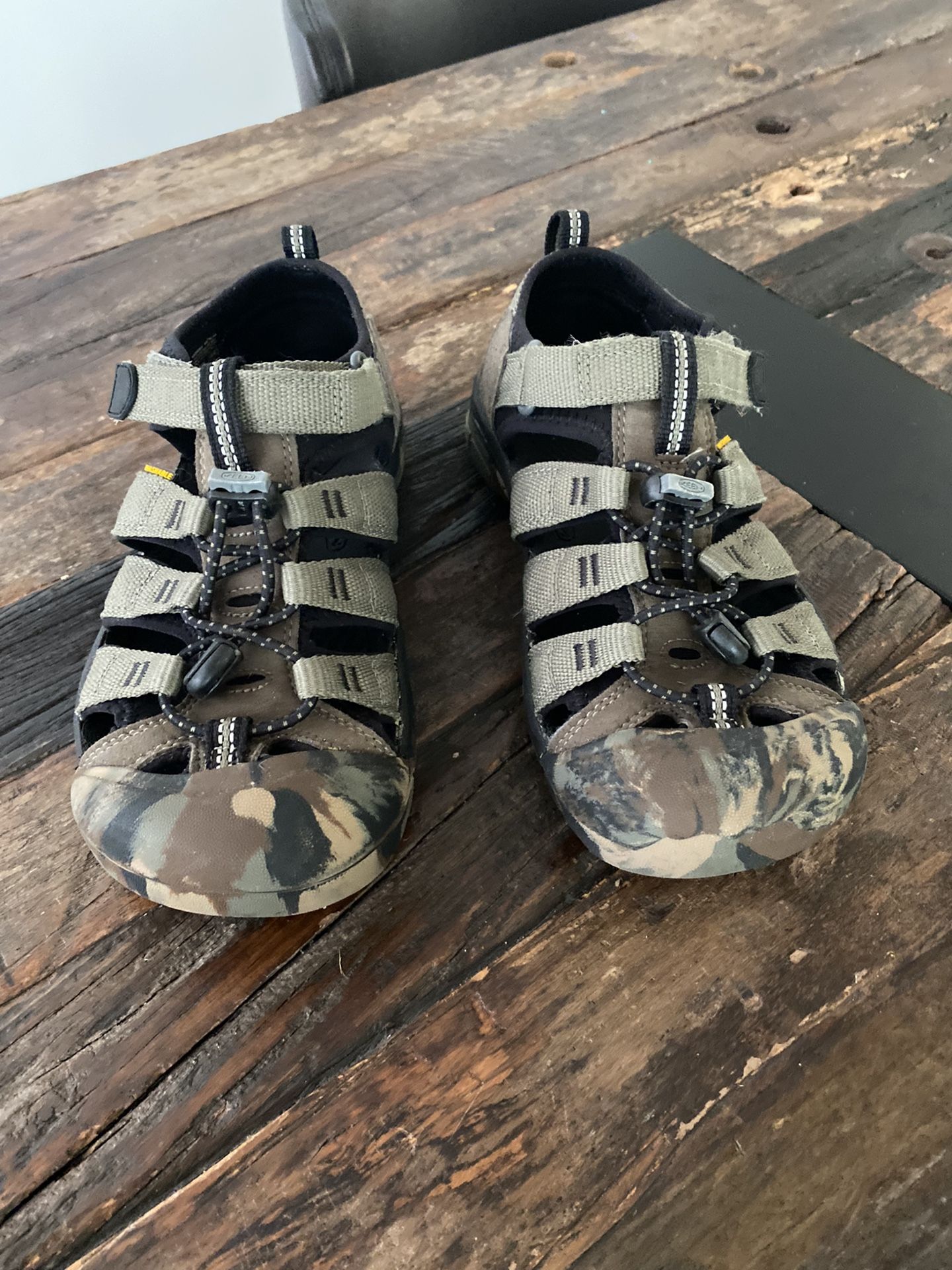 Keen Sandals Size 4 Youth