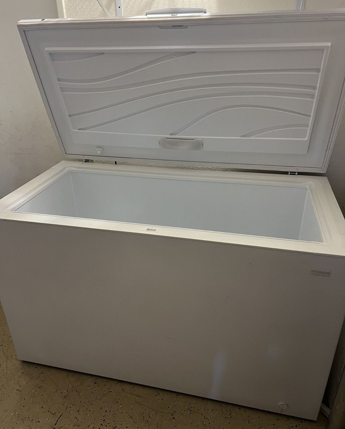 Big 16 Cubic Chest Freezer I Offer Delivery In San Diego