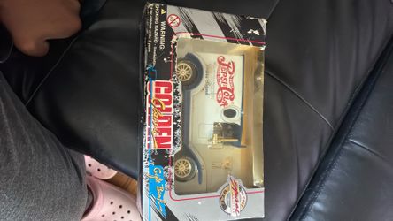 Gift bank golden classic truck