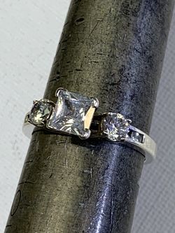 Size 9 women’s wedding ring .925 Silver