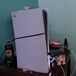 Selling ps5 also comes with controller you can dm for more pics