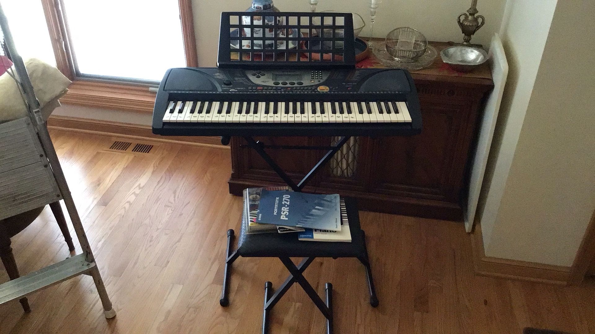 Yamaha, PSR – 270 electronic keyboard