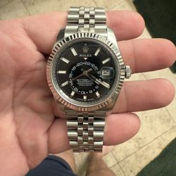 Rolex Sky-Dweller Oystersteel White gold fluted bezel Black Dial Jubilee