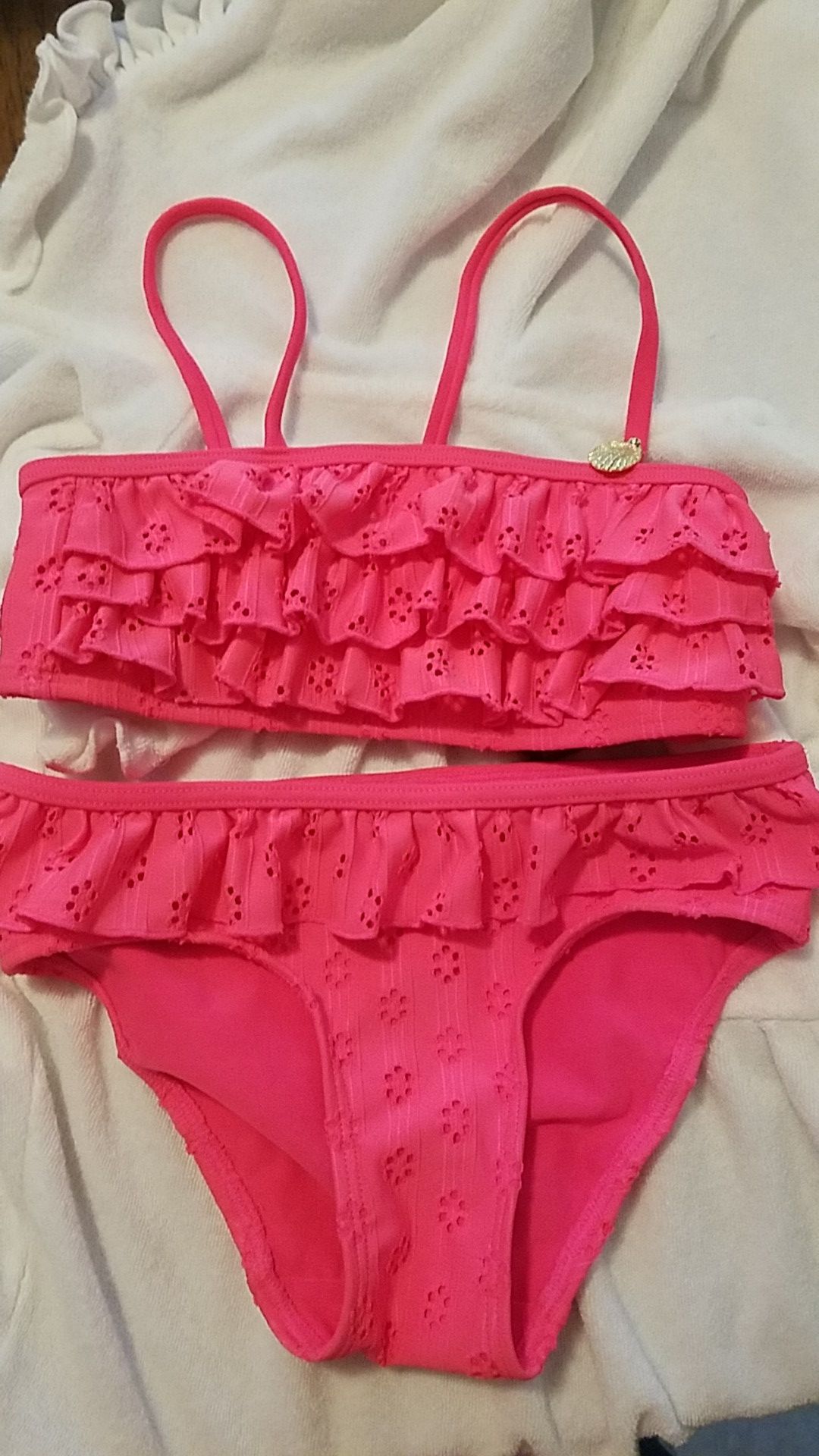H&M HOT PINK BIKINI 2-4Y GIRLS FLIRTY RUFFLES EYELETS STRAPPY TOP FLUNCE RUFFLE AROUND HIPS/WAIST GOLD SEASHELL ON TOP LEFT STRAP