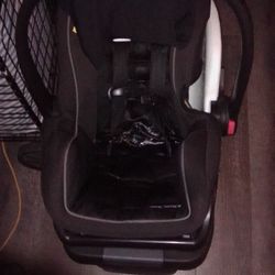 Used Well Taken Care Of Washed Cleaned Newborn Carseat With The Base Graco Newborn Car Seat 