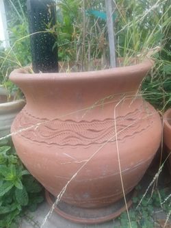 Large clay pots (2)