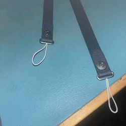 📱 Adjustable iPhone Case Strap – Hands-Free Crossbody Holder 💵 Price: $8 