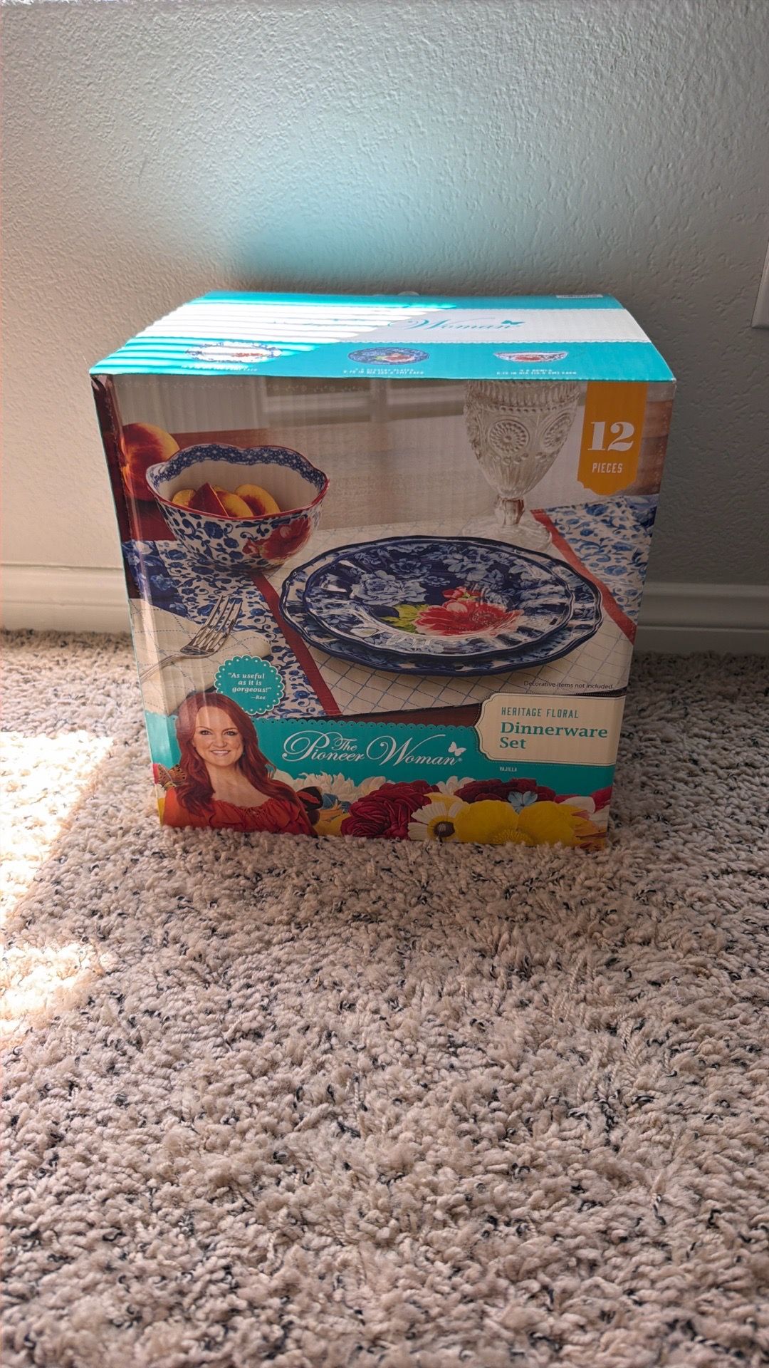 Pioneer woman dinnerware set