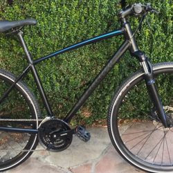 Specialized Crosstrail Showroom Condition M/L Shimano Components 