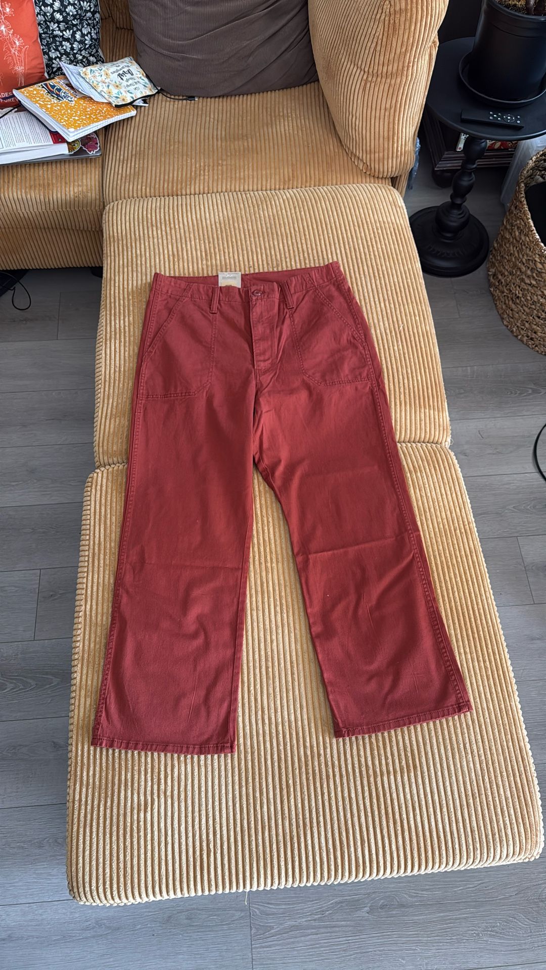 NWT Women’s Levis Size 32