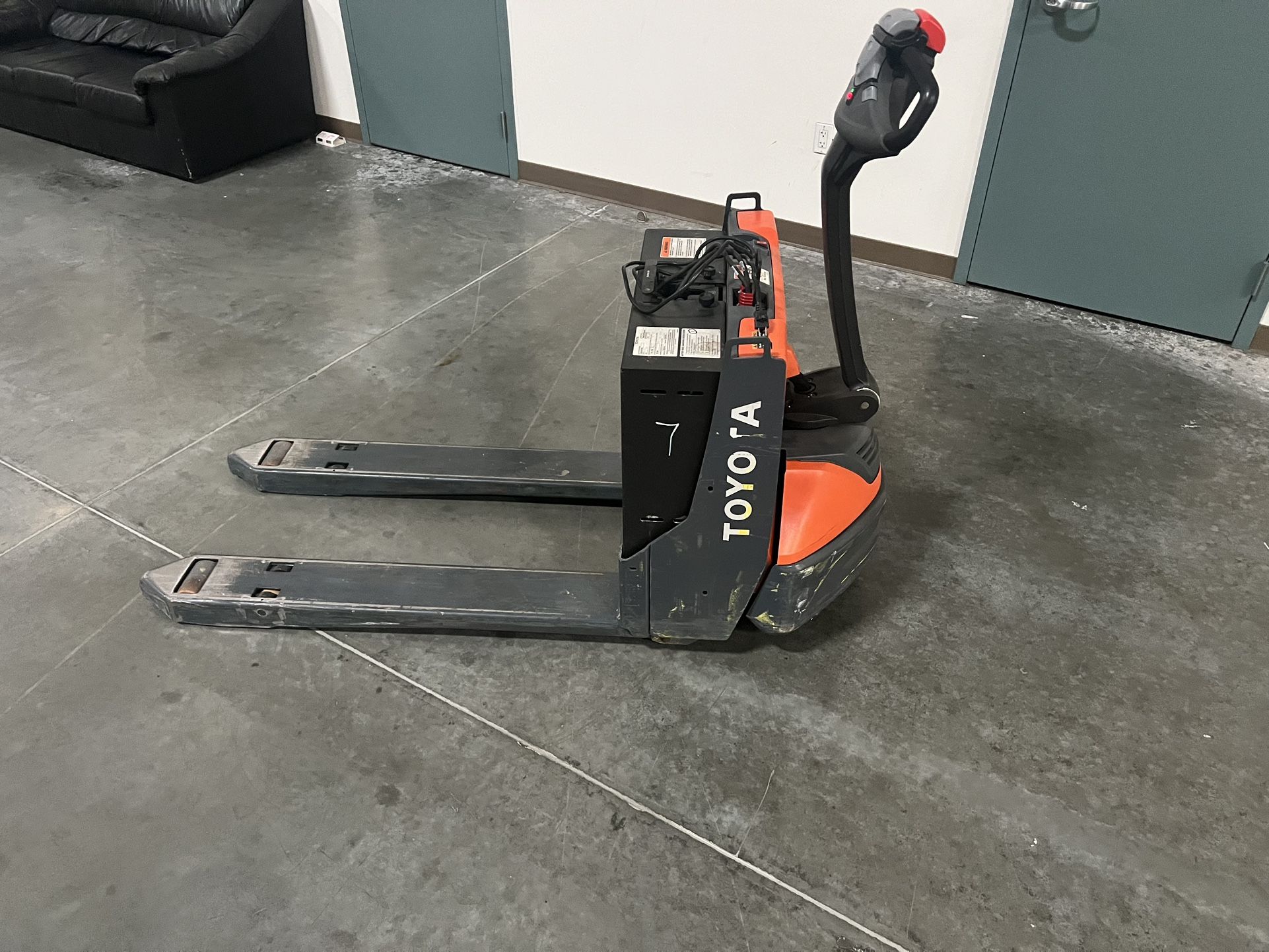 Toyota 8HBW23 Lift Truck