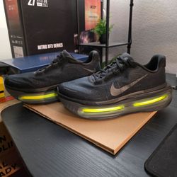 Nike Vomero Premium Shoes. Size 12 men.