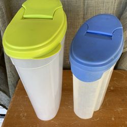 Set of two Rubbermaid storage containers