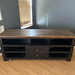 Entertainment center