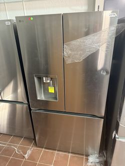 LG 36” COUNTER-DEPTH MAX AND 4 TYPES OF ICE. 3 -DOOR SMART COMPATIBLE FRENCH DOOR REFRIGERATOR WITH DUAL ICE MAKER WITH WATER AND ICE DISPENSER. $1,0