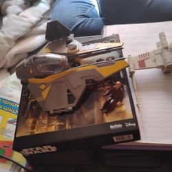 A Wing Figurine Set 