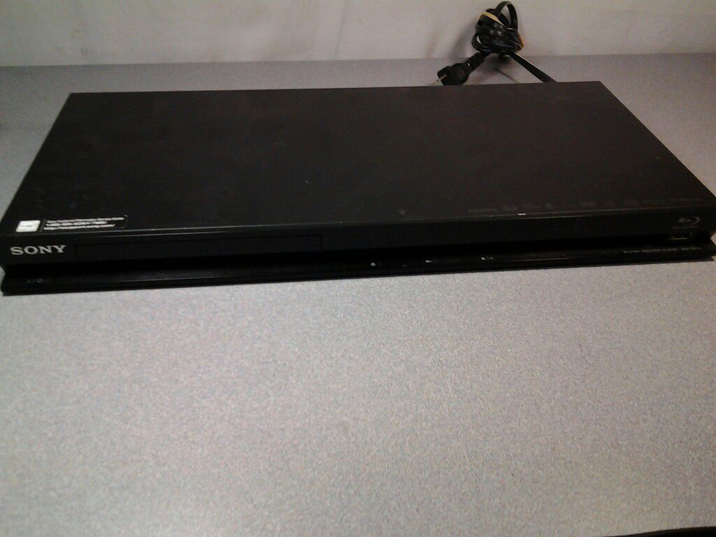 Sony BDP-S470 Blu-ray player with remote