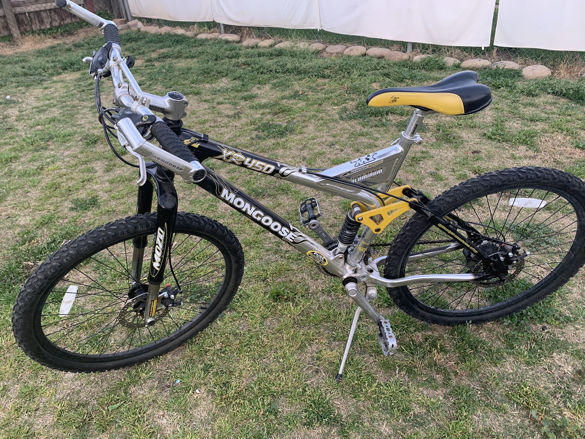 Bike mongoose xr500