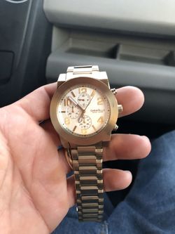 Watch caravelle gold color