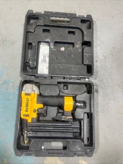 DEWALT DWFP12233 18-Gauge 2-1/8" Max 70 PSI Pneumatic Brad Nailer USED/TESTED