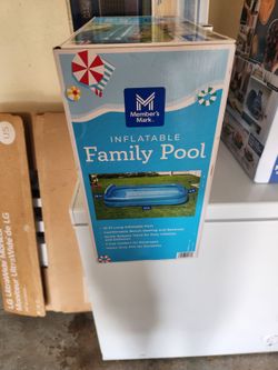 MM Inflatable pool and floaty