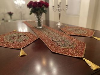 Luxurious  3 pc table runner set