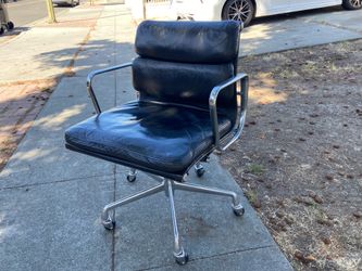 Vintage Herman miller Eames soft pad management aluminum desk chair