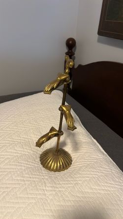 Hand towel holder