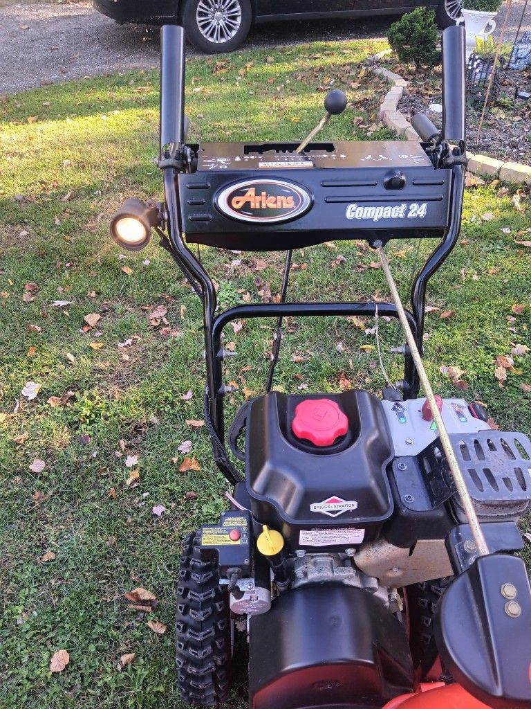 Ariens Compact 24 Like New