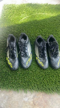 Soccer shoes