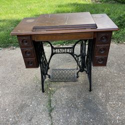Antique Singer Treadle Sewing Machine Early 1900’s G196126